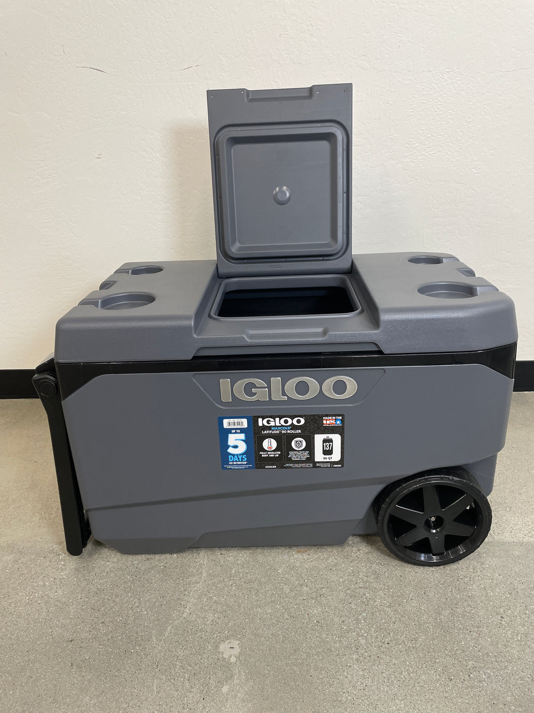 Igloo 90-quart MaxCold Cooler