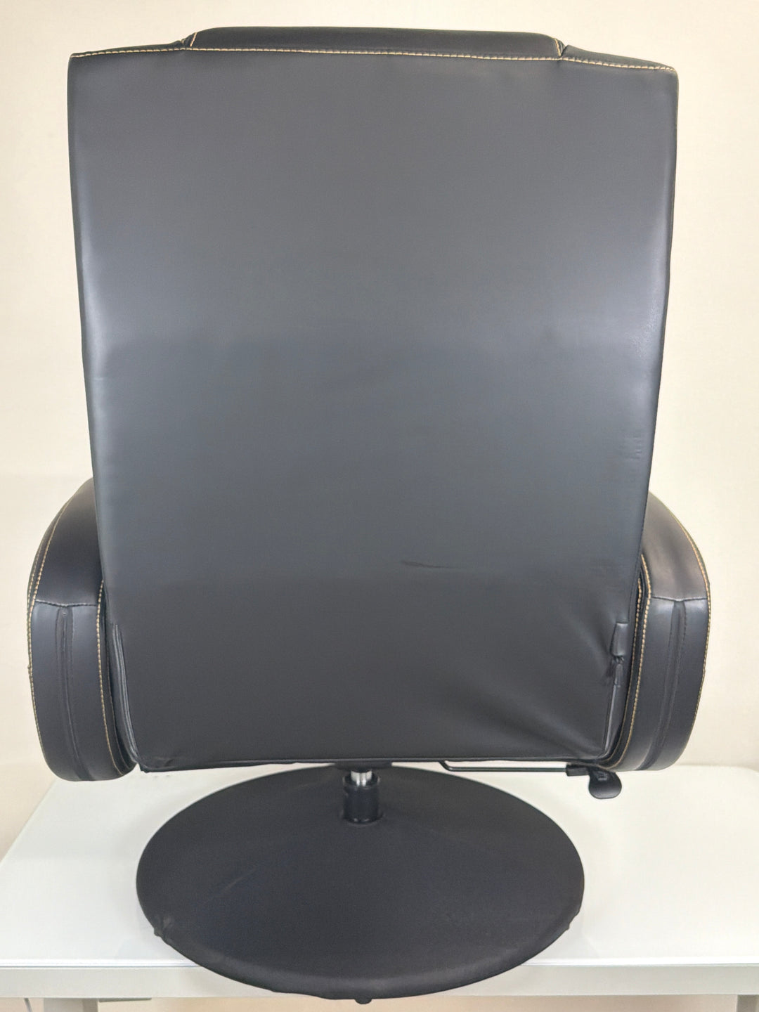 DPS Centurion Pedestal Swivel Gaming Chair