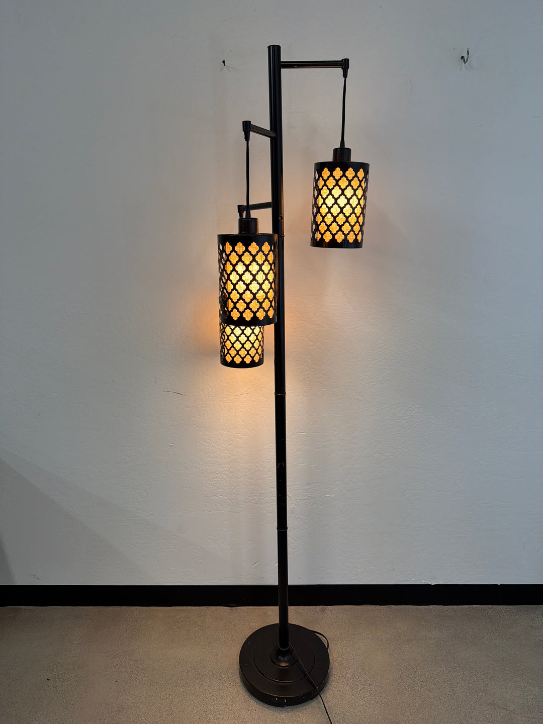 Stand Up Poll Lamp 3 Lights