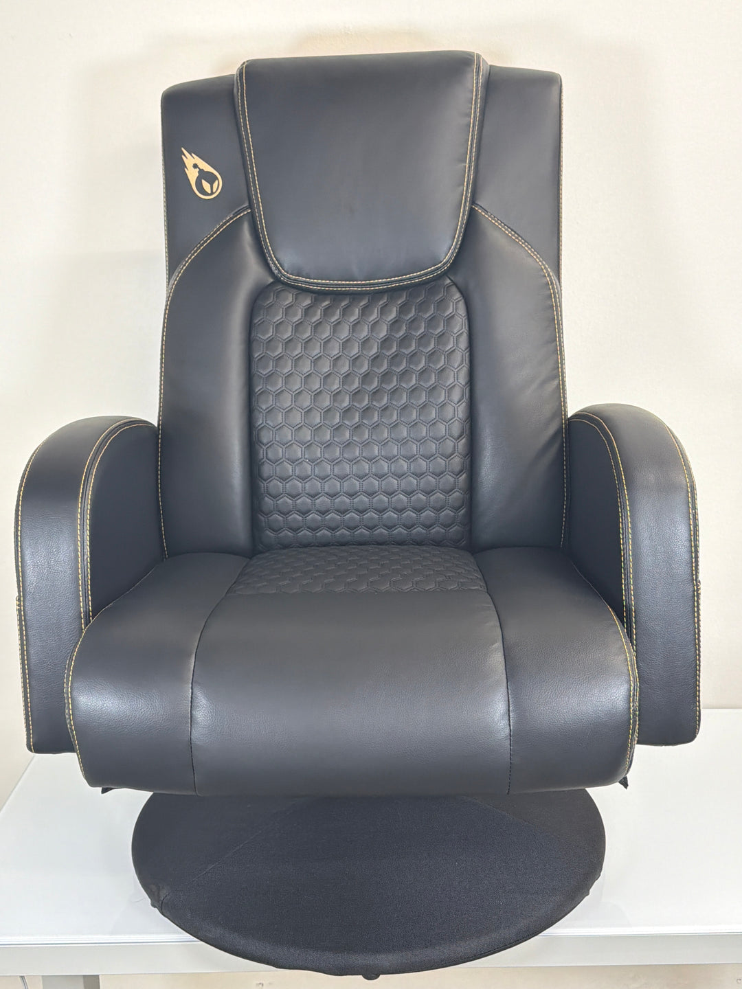DPS Centurion Pedestal Swivel Gaming Chair