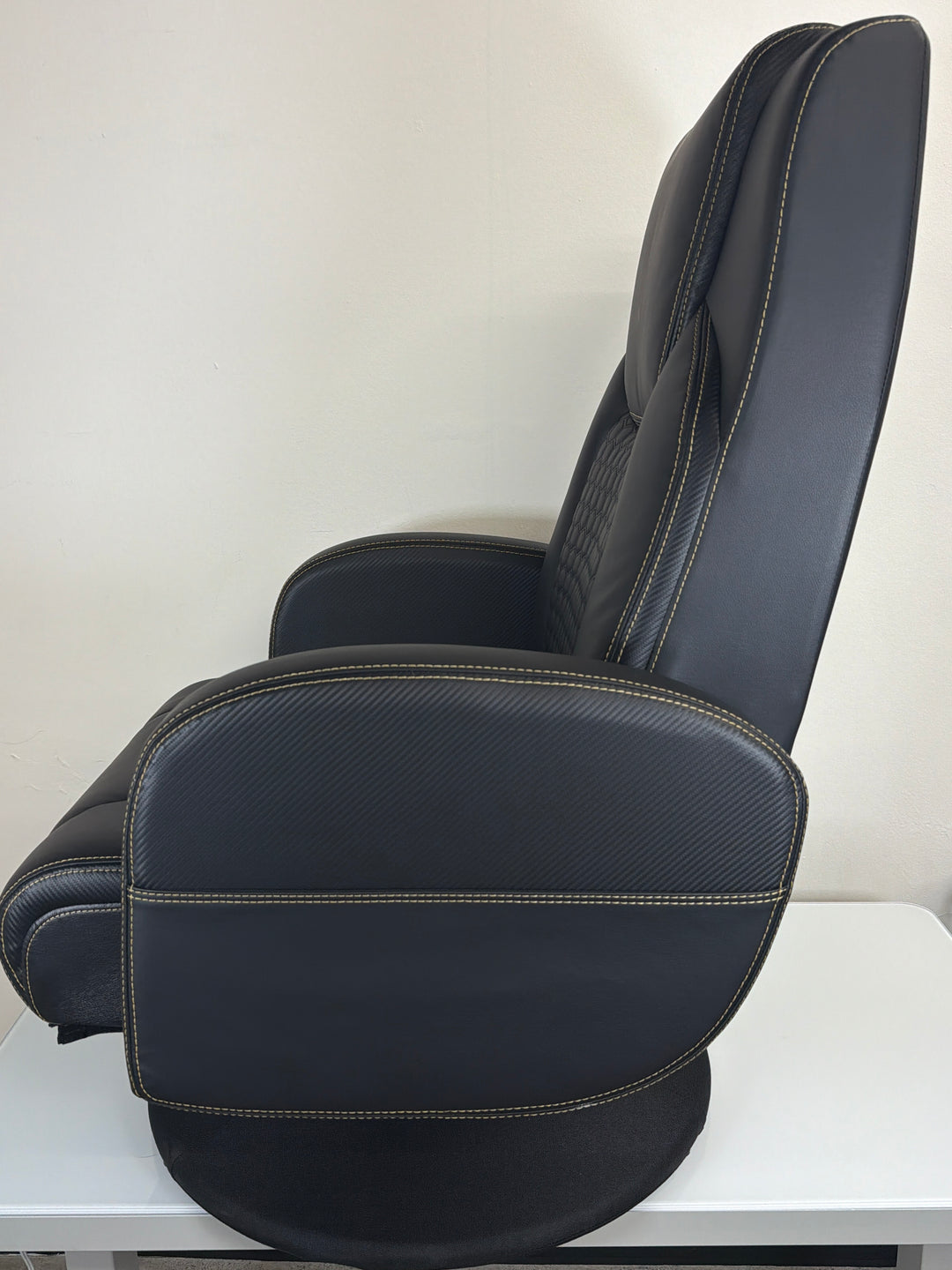 DPS Centurion Pedestal Swivel Gaming Chair