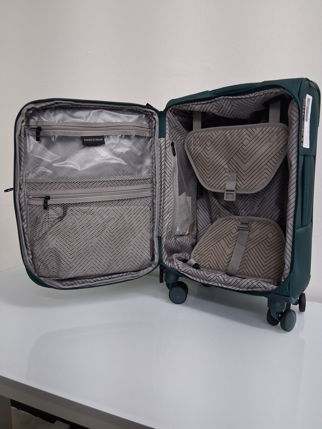Swiss+Gear 8239 Carry-on Softside Spinner - 20inch