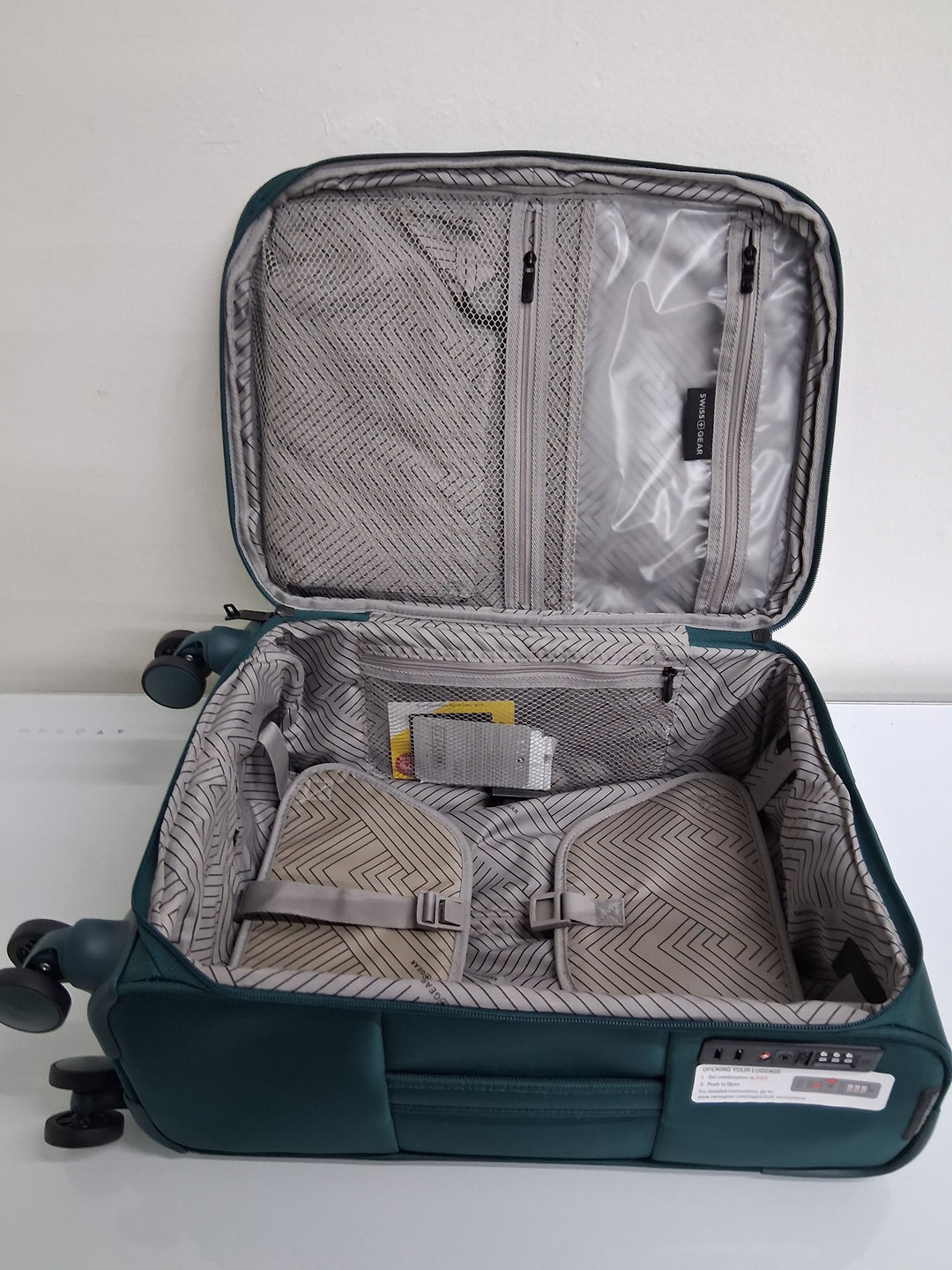 Swiss+Gear 8239 Carry-on Softside Spinner - 20inch