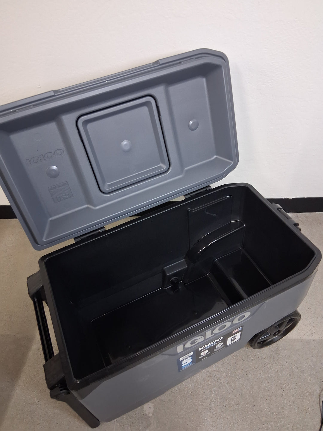 Igloo 90-quart MaxCold Cooler