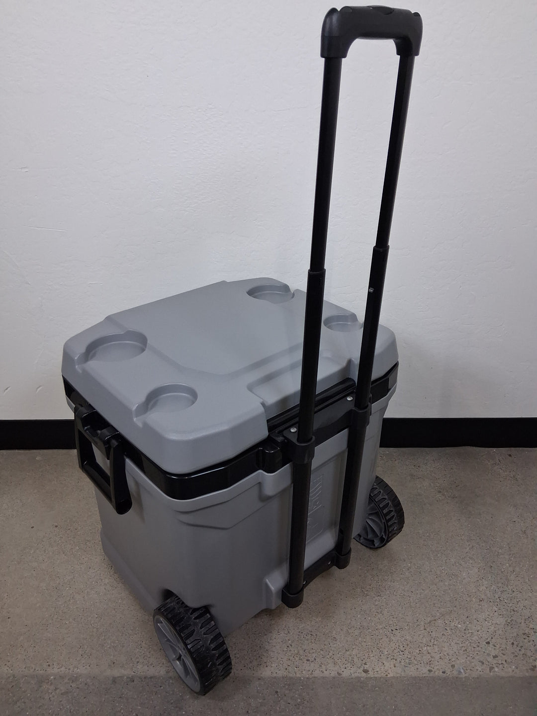 Igloo 62-quart Maxcold Wheeled Cooler