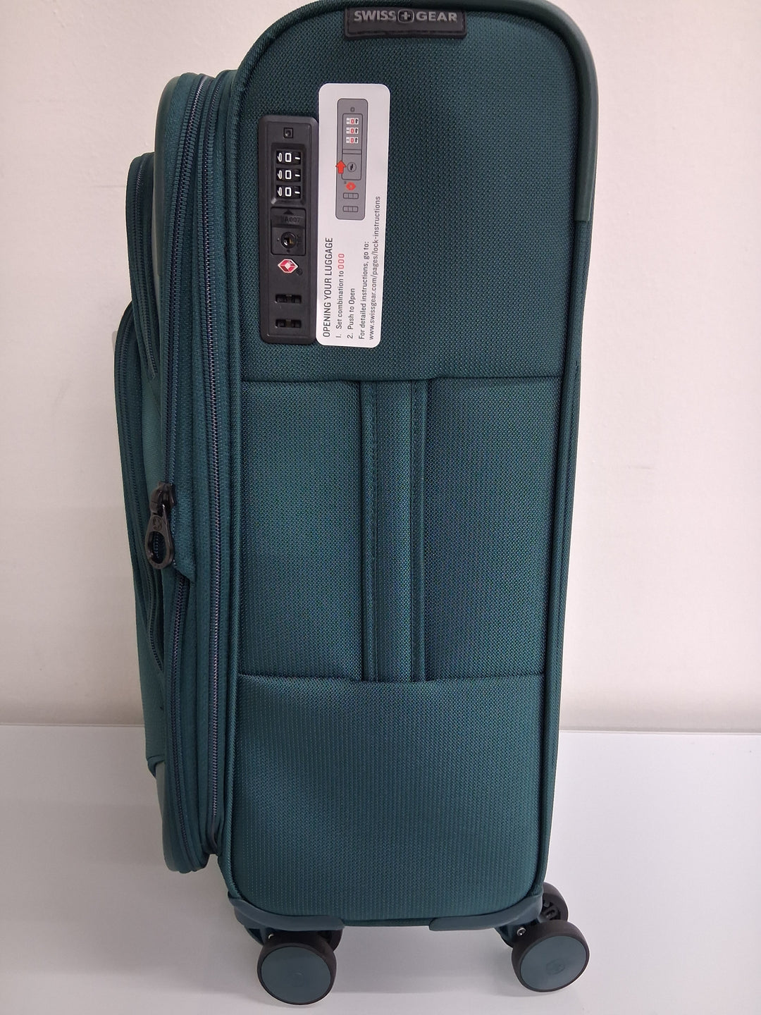 Swiss+Gear 8239 Carry-on Softside Spinner - 20inch