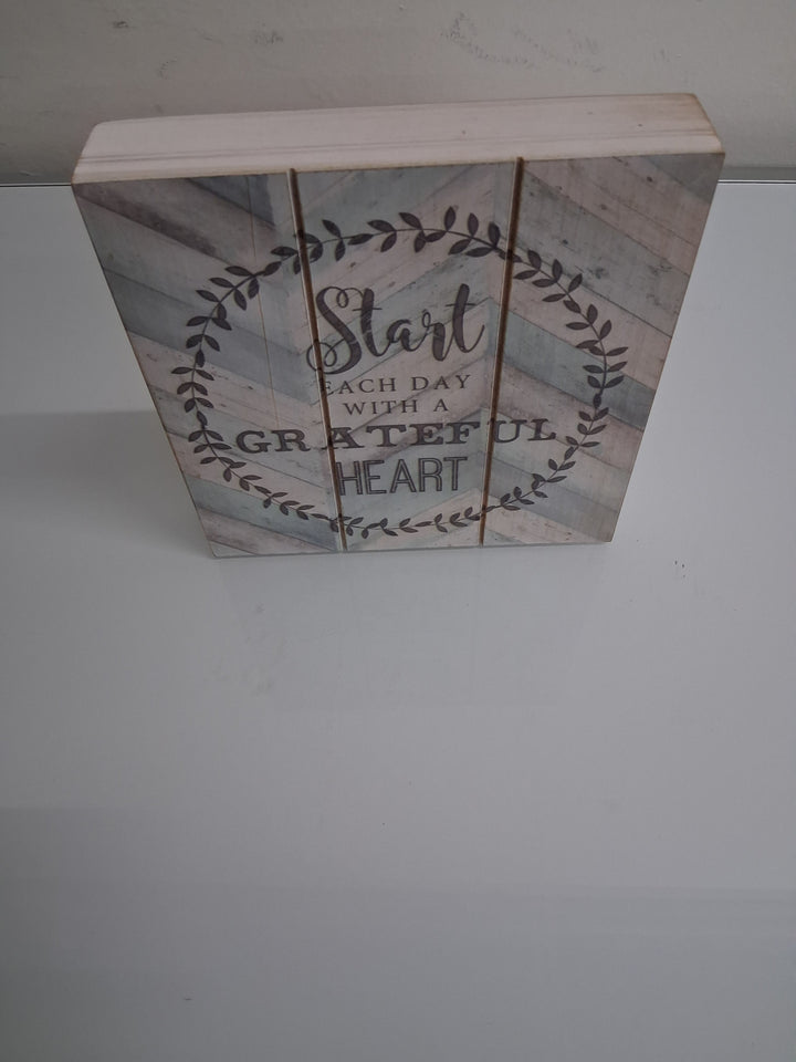 Tre Sorelle Studios Wooden Wall Sign "Start Each Day with a Grateful Heart - 8in.x 8in.x 1-1/2in.