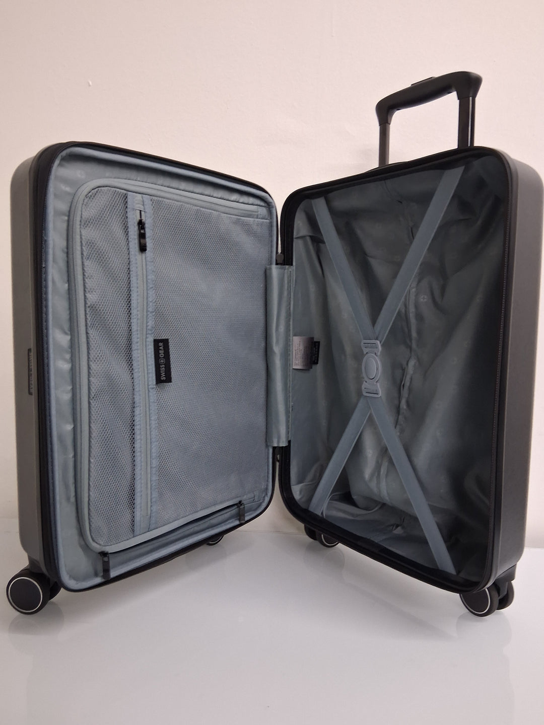 Swiss+Gear Carry-On Expandable Spinner, 20inch