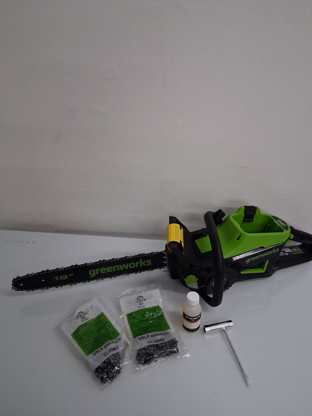Greenworks 80V 18" 2.5Kw Chainsaw/ Battery and Charger Not Included