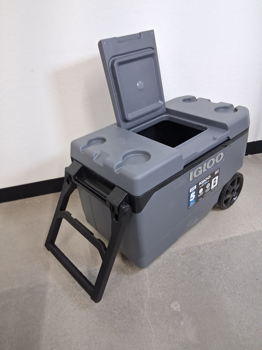 Igloo 90-quart MaxCold Cooler